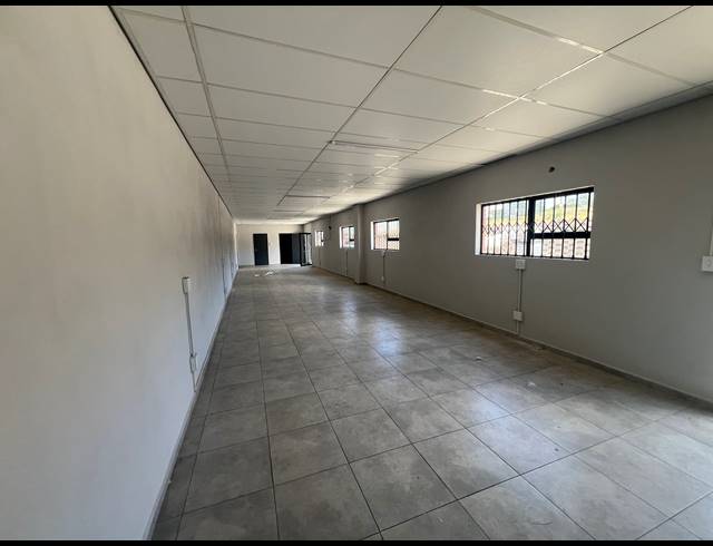 1,214M² WAREHOUSE TO LET IN COSMO BUSINESS PARK